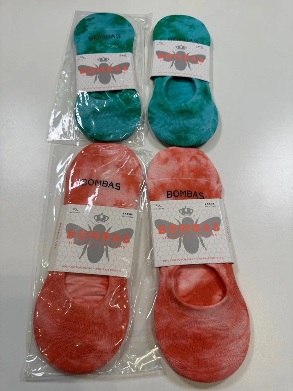 Bombas NWT Tie Dye No Show Socks 4PR Total 2PR-ORG 2PR-GRN SZ: LRG fit SZ 7-9